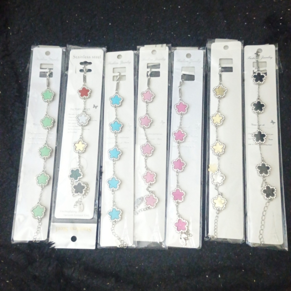 7 count Stainless Steel 5 Clover Link Bracelets